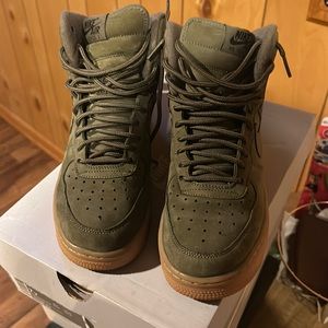 Nike Air Force 1 High condition 8/10. Minor creases on front toe part!